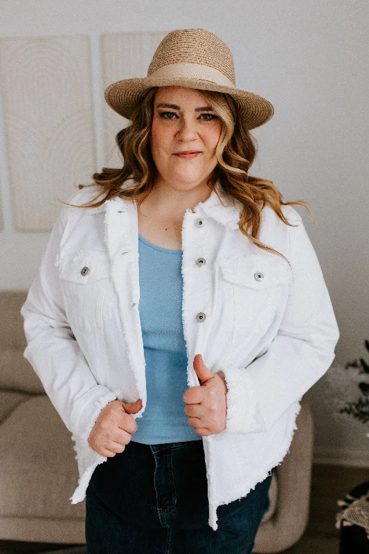 STRETCHY FRAYED DENIM JACKET IN WHITE